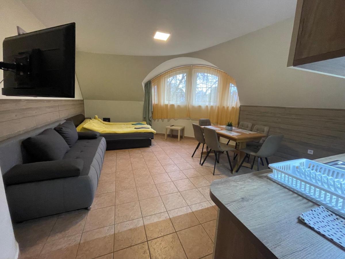 Kuenszler Apartmanhaz Zamárdi Exteriér fotografie